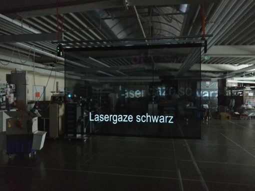 Lasergaze-schwarz_in_GT-TECH-DMX-Motorleinwand_2